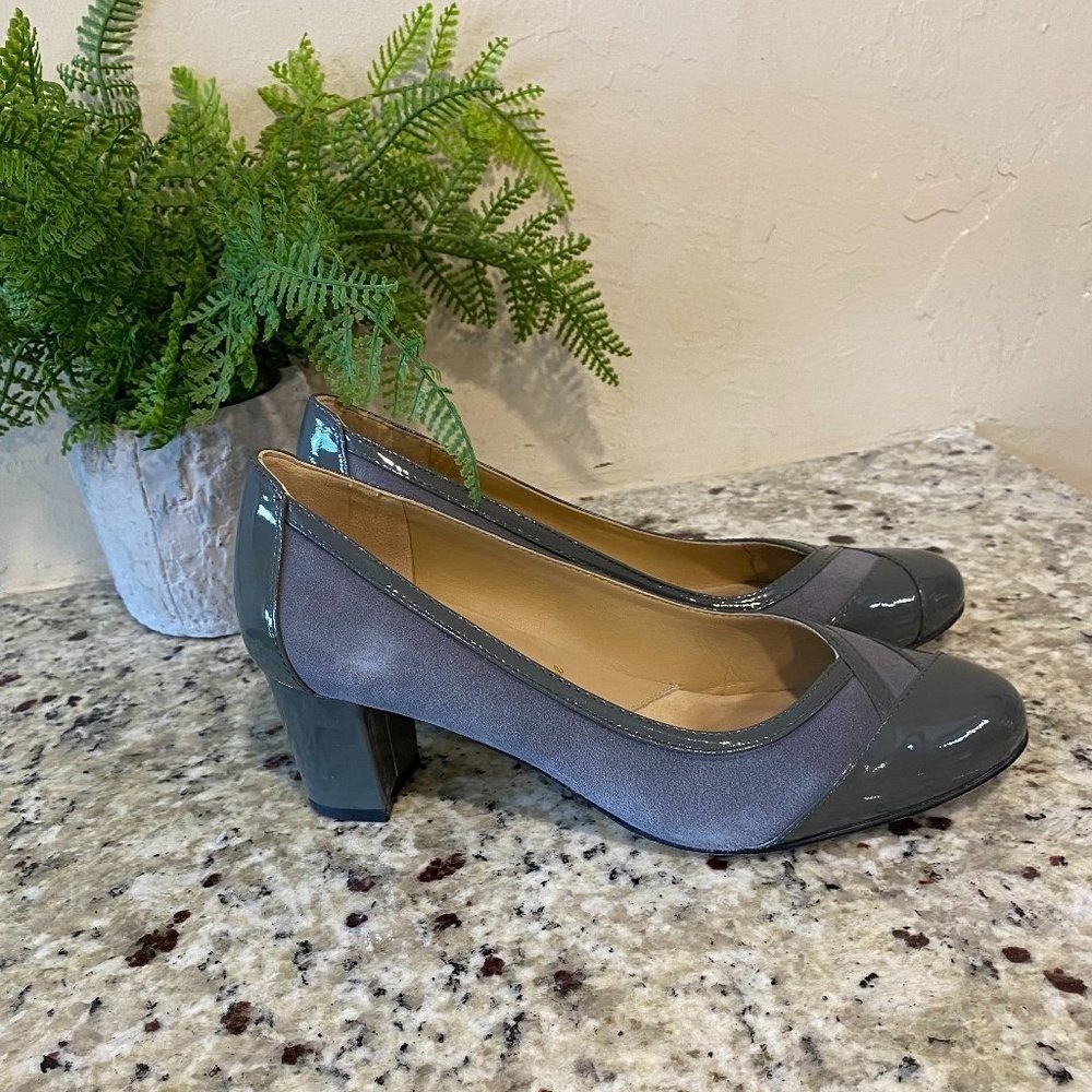 GREY ROUND TOE TROTTERS SIGNATURE HEEL‎